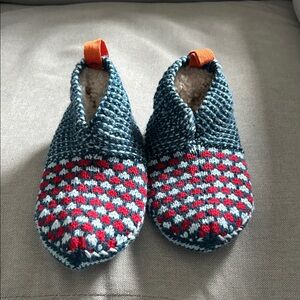 Bombas toddler kid gripper slippers- red and blue